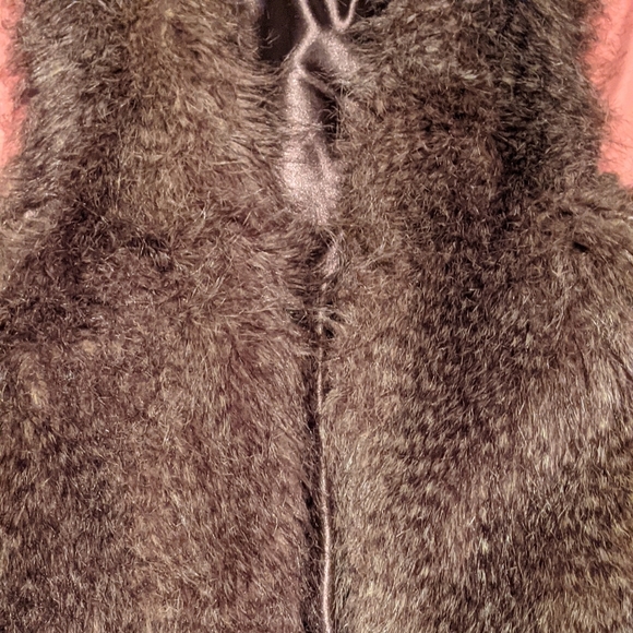 Faux fur vest - Picture 2 of 5